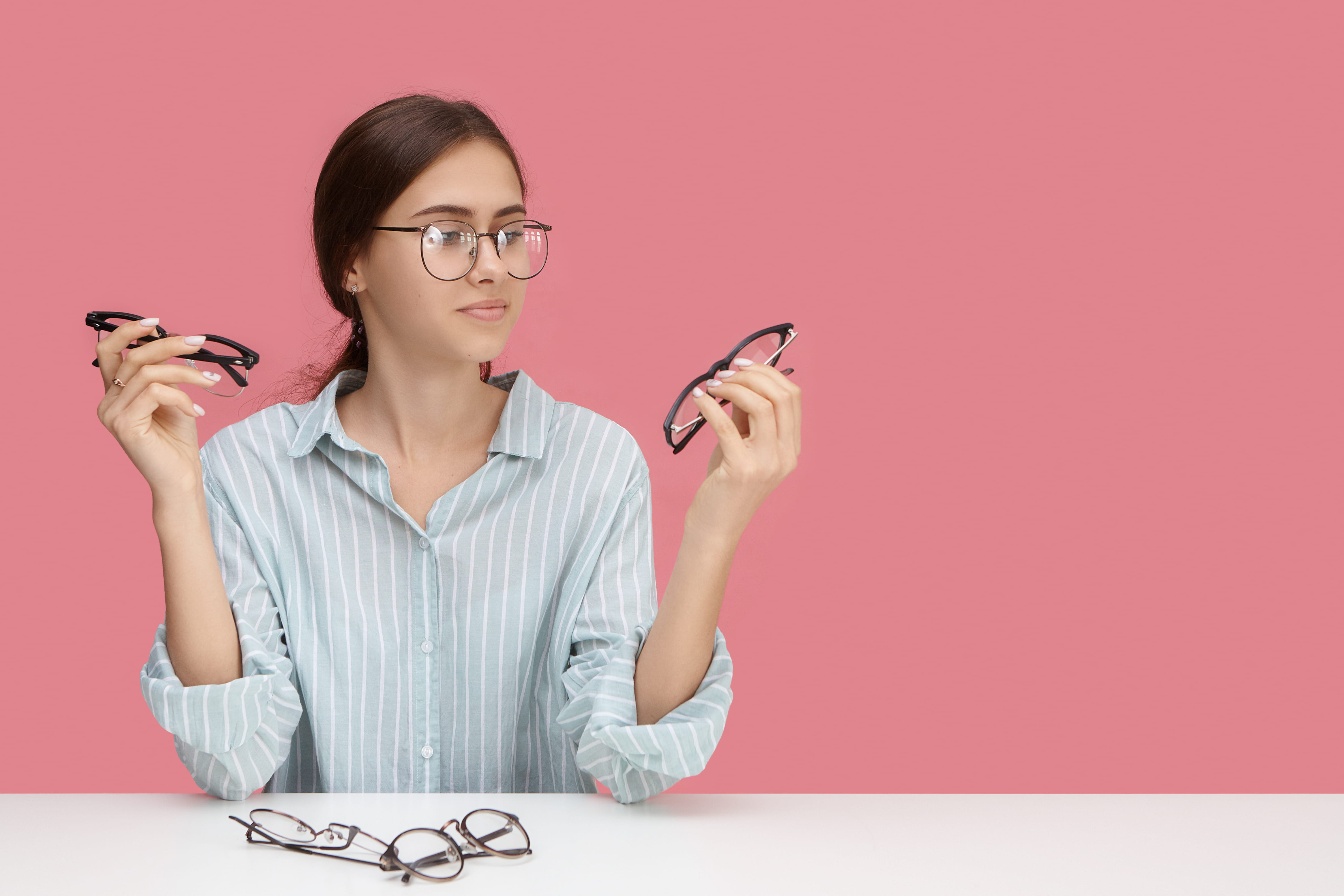 Women’s Eyewear Guide: Prescription and Designer Eyeglasses in Qatar